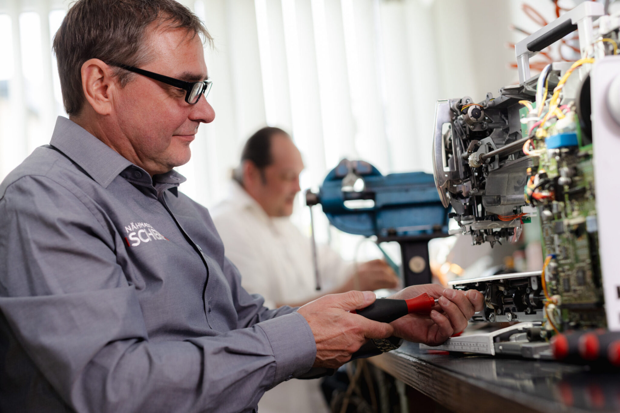 Die 5 besten Nähmaschinen-Reparaturservices in Wiesbaden – Gleichmäßiges Nähen für kreative Projekte wiederherstellen